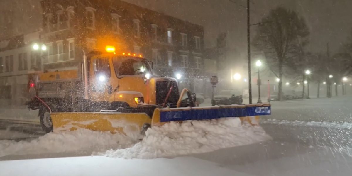 Chicago Faces Bitter Cold and Possible Lake-Effect Snow This Weekend